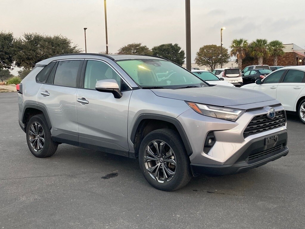 2022 Toyota RAV4 Hybrid XLE Premium photo 3