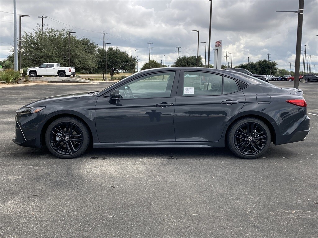 2025 Toyota Camry SE photo 4