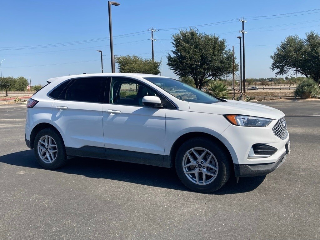 2024 Ford Edge SEL photo 2