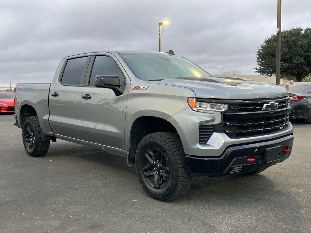 2025 Chevrolet Silverado 1500 LT Trail Boss photo 3