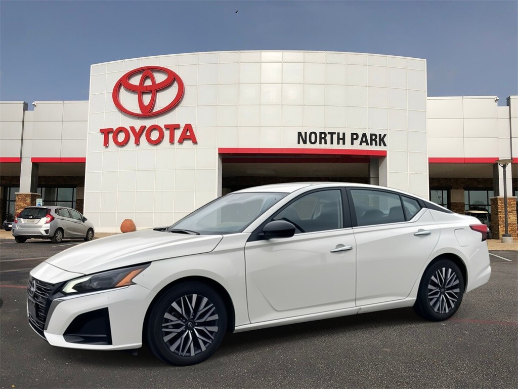 Used 2025 Nissan Altima 2.5 SV Sedan