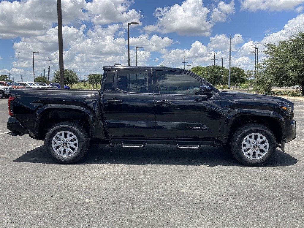 2025 Toyota Tacoma SR5 photo 4