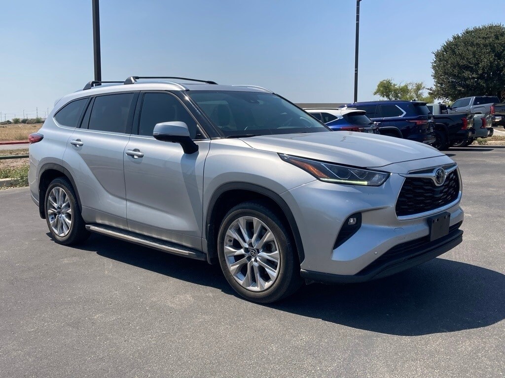 2023 Toyota Highlander Limited photo 3