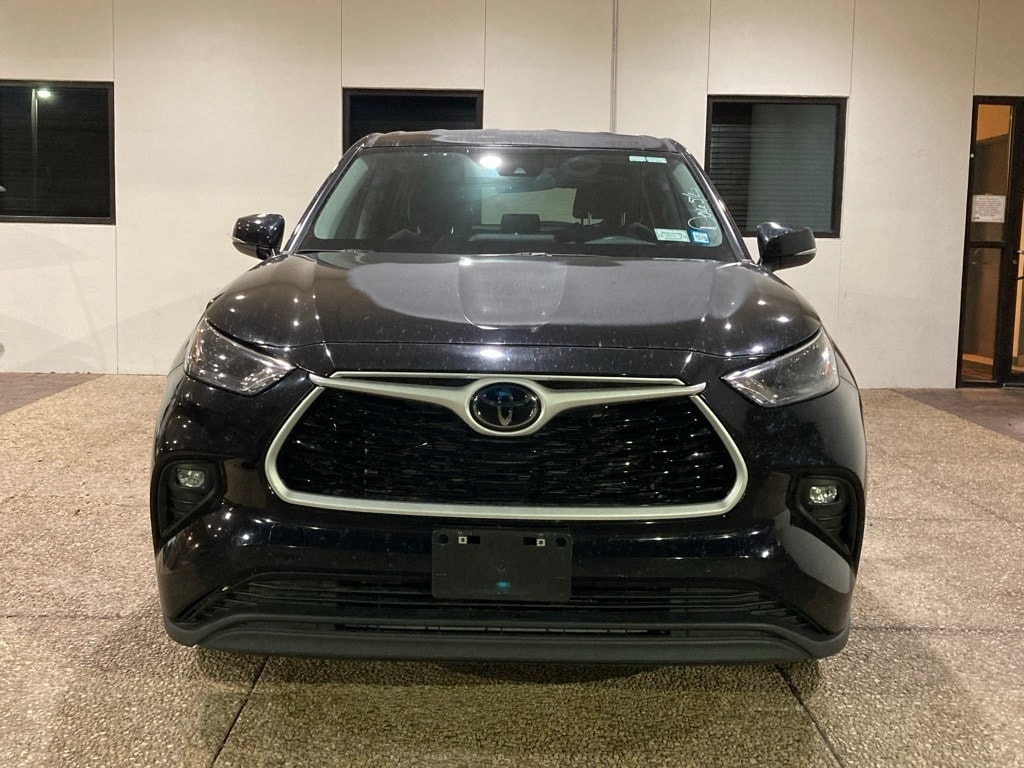 Used 2024 Toyota Highlander LE with VIN 5TDKDRBHXRS549574 for sale in San Antonio, TX