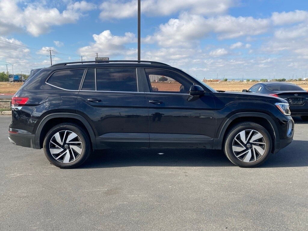 2025 Volkswagen Atlas SE Technology photo 2