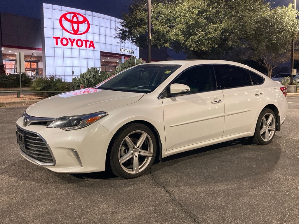 2017 Toyota Avalon Limited's photo