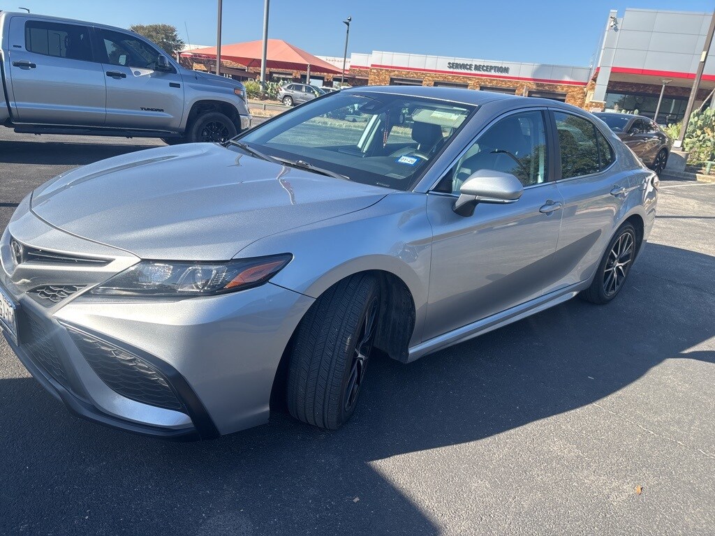 Used 2022 Toyota Camry SE Sedan