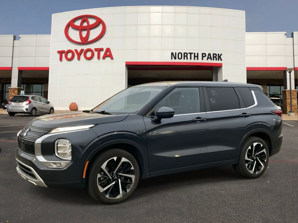 2024 Mitsubishi Outlander SE 2WD's photo