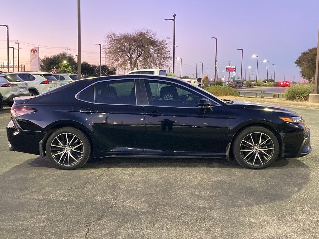 2023 Toyota Camry SE photo 4