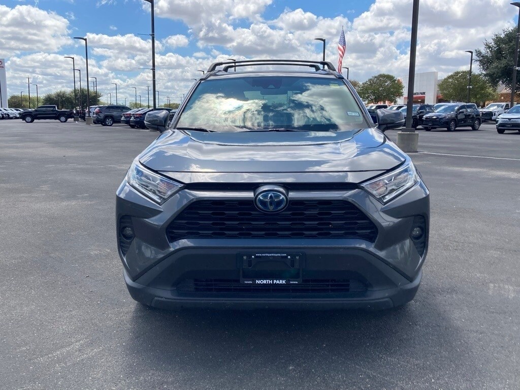 2020 Toyota RAV4 Hybrid XLE photo 2