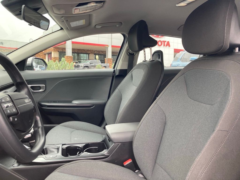 2025 Kia K4 LXS - Photo 8