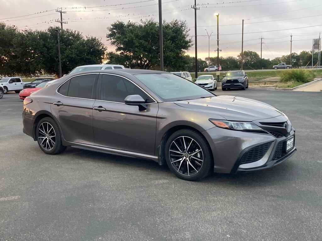 Used 2021 Toyota Camry SE with VIN 4T1G11AKXMU488272 for sale in San Antonio, TX