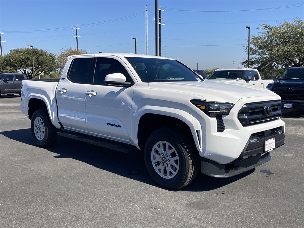 2025 Toyota Tacoma SR5 photo 3