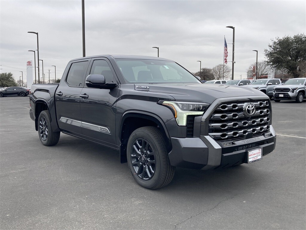 2025 Toyota Tundra Platinum photo 3