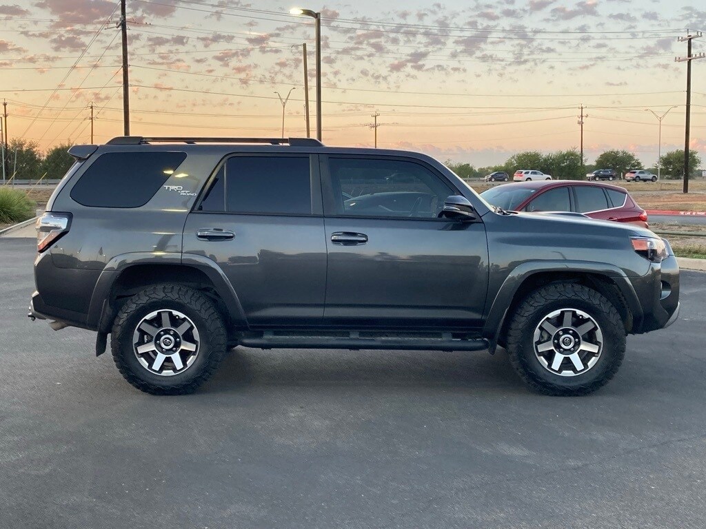2020 Toyota 4Runner TRD Off-Road Premium photo 3