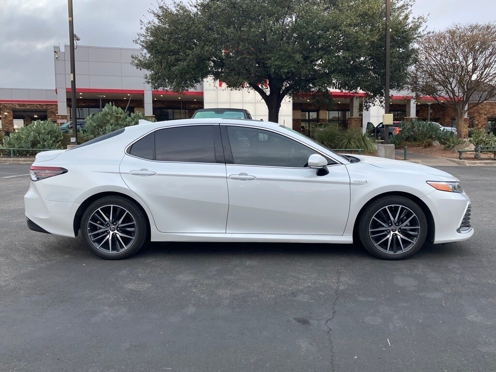 2021 Toyota Camry Hybrid XLE photo 4
