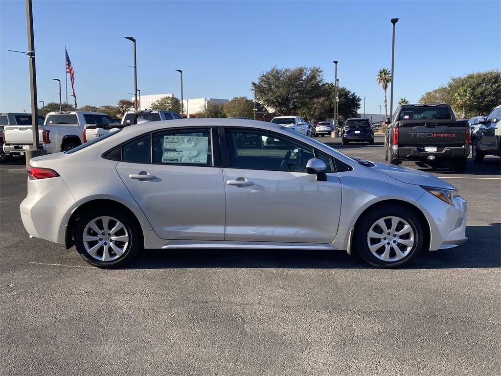 2026 Toyota Corolla LE photo 4