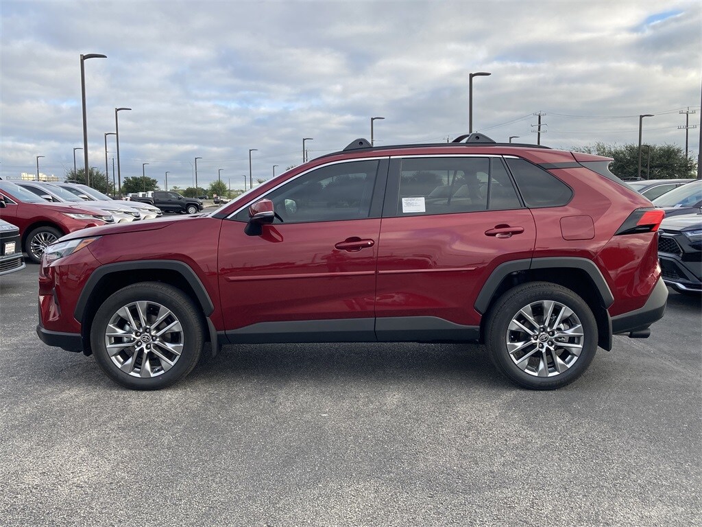 2025 Toyota RAV4 XLE Premium photo 3