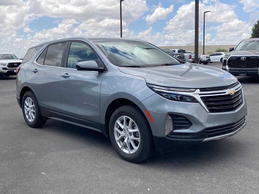 2024 Chevrolet Equinox LT photo 3