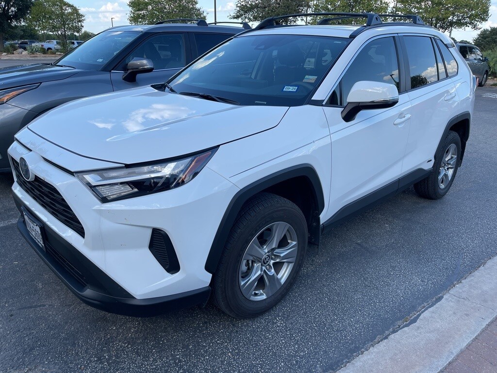 2024 Toyota RAV4 Hybrid XLE photo 2