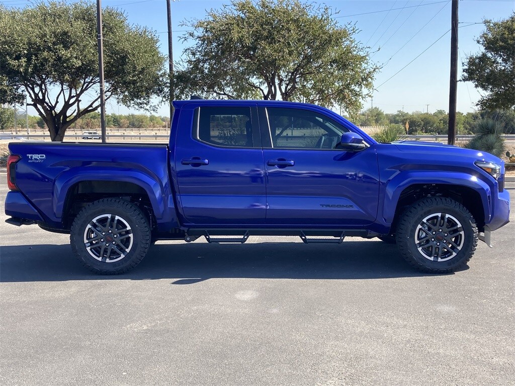 2025 Toyota Tacoma TRD Sport photo 4