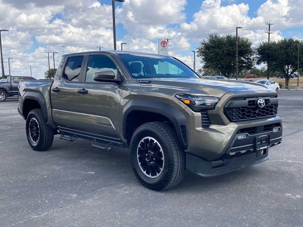 2025 Toyota Tacoma TRD photo 2