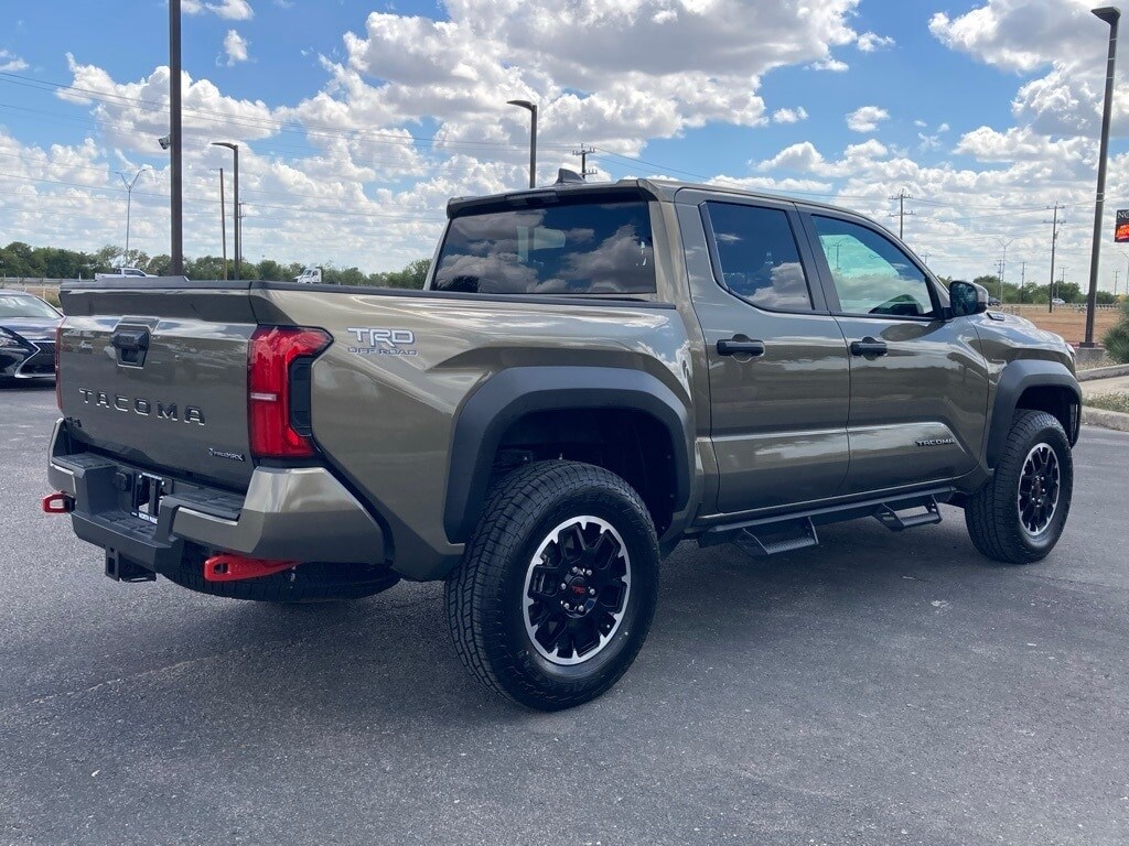 2025 Toyota Tacoma TRD photo 3