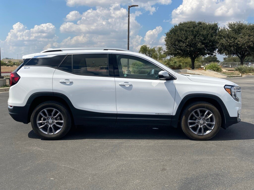 2024 Gmc Terrain SLT photo 2
