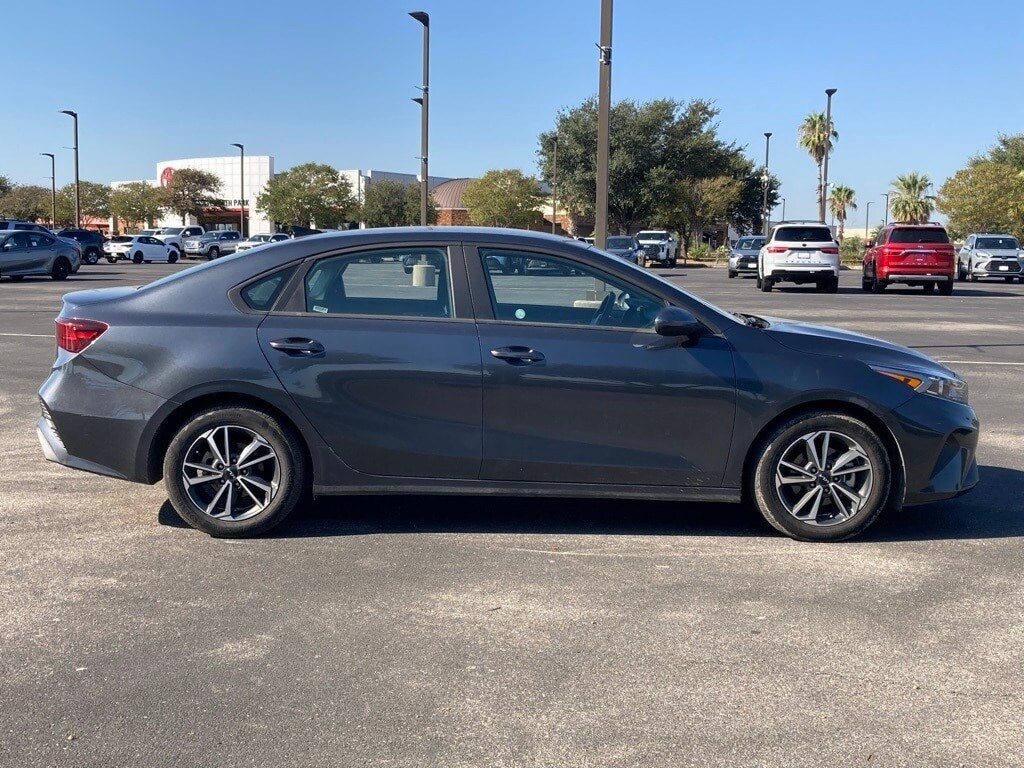 2024 Kia Forte LXS photo 4