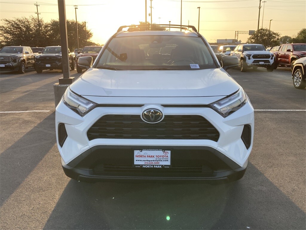 2025 Toyota RAV4 Hybrid LE photo 2