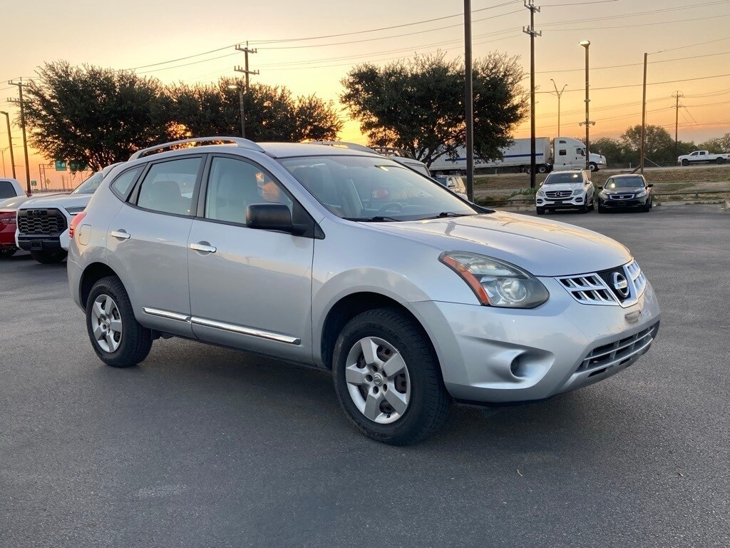 2014 Nissan Rogue Select S photo 3