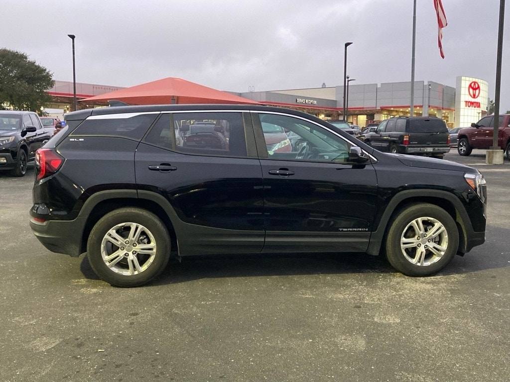Used 2024 GMC Terrain SLE SUV