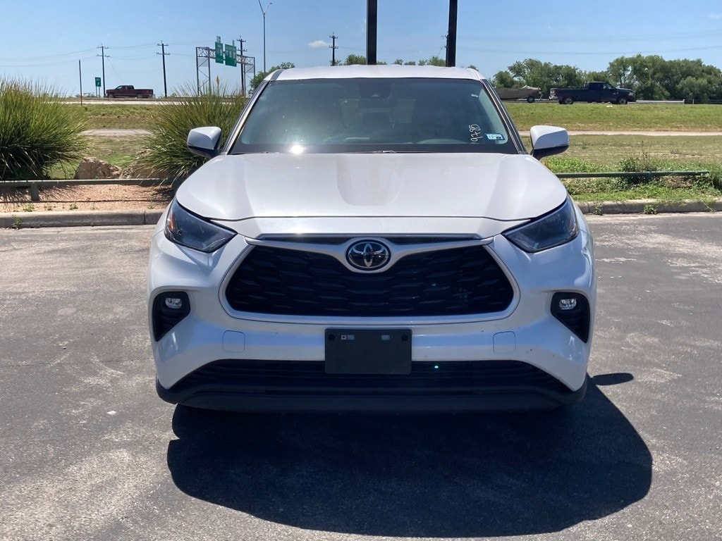 Used 2024 Toyota Highlander LE with VIN 5TDKDRBH5RS534786 for sale in San Antonio, TX