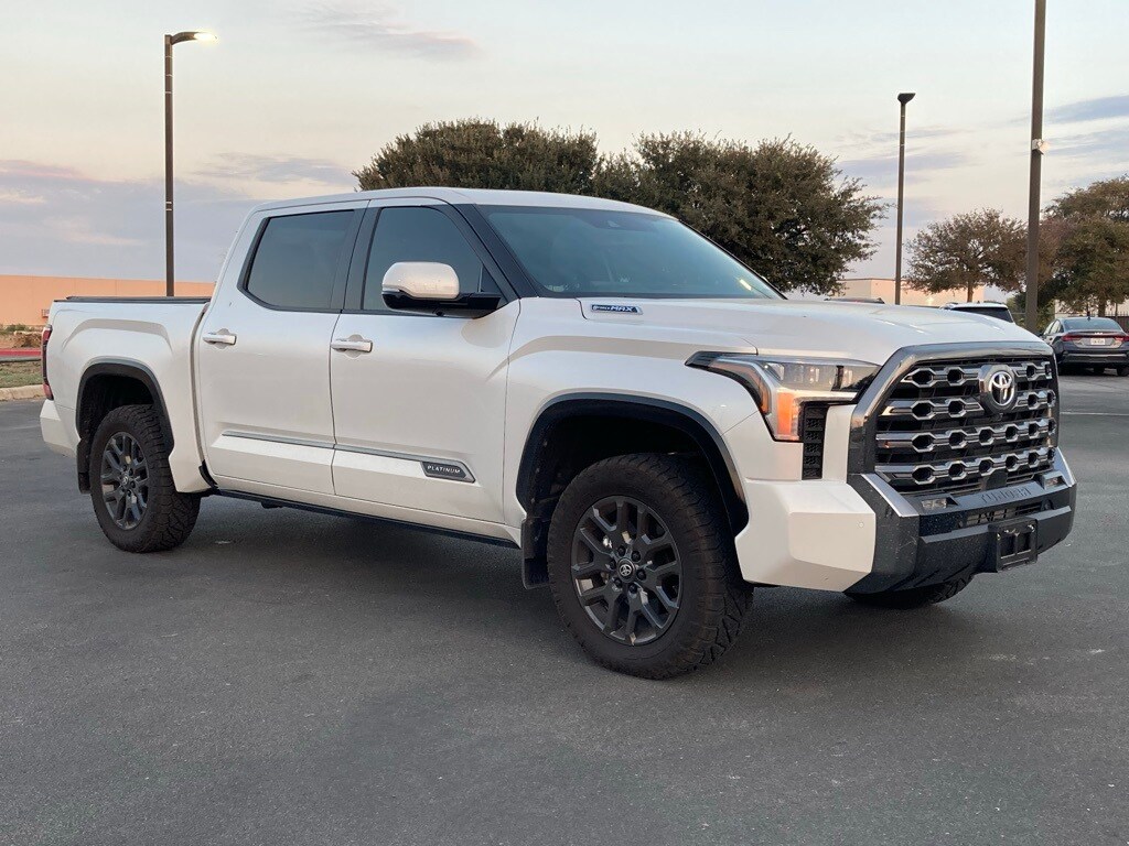 2025 Toyota Tundra Platinum photo 3