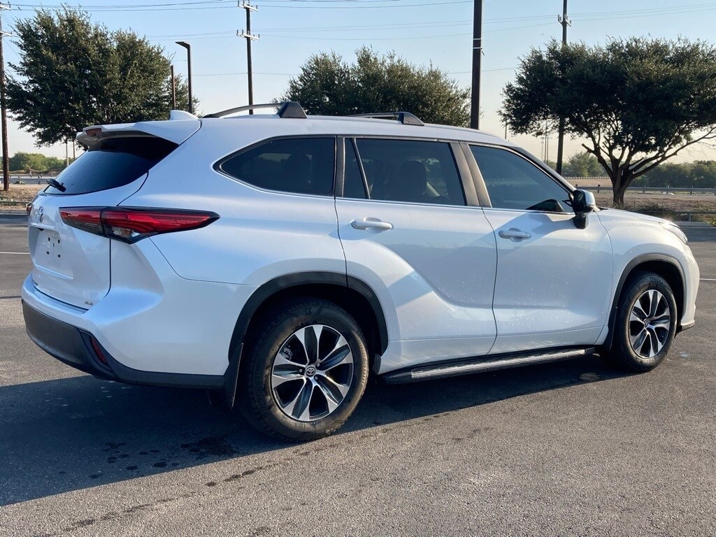 2023 Toyota Highlander XLE photo 4