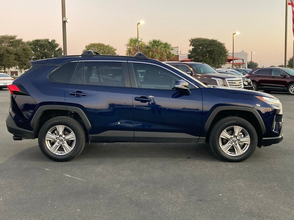 2025 Toyota RAV4 XLE photo 3
