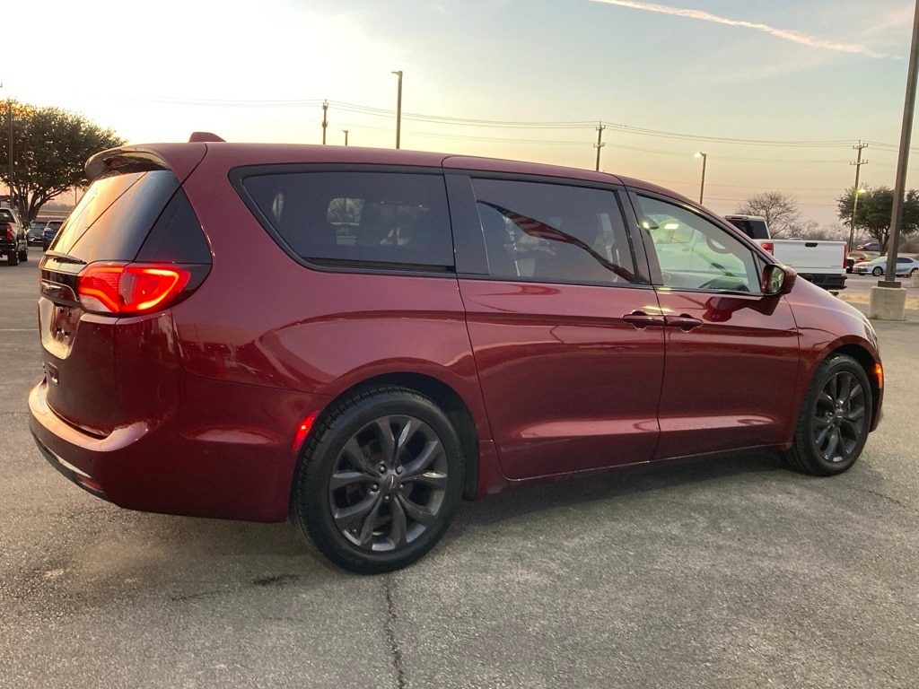 Used 2019 Chrysler Pacifica Touring Plus Minivan/Van