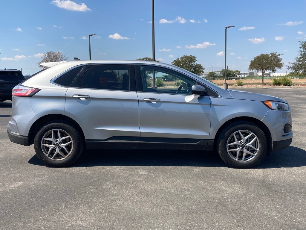 2024 Ford Edge SEL photo 4