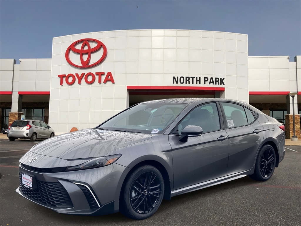 2026 Toyota Camry SE's photo