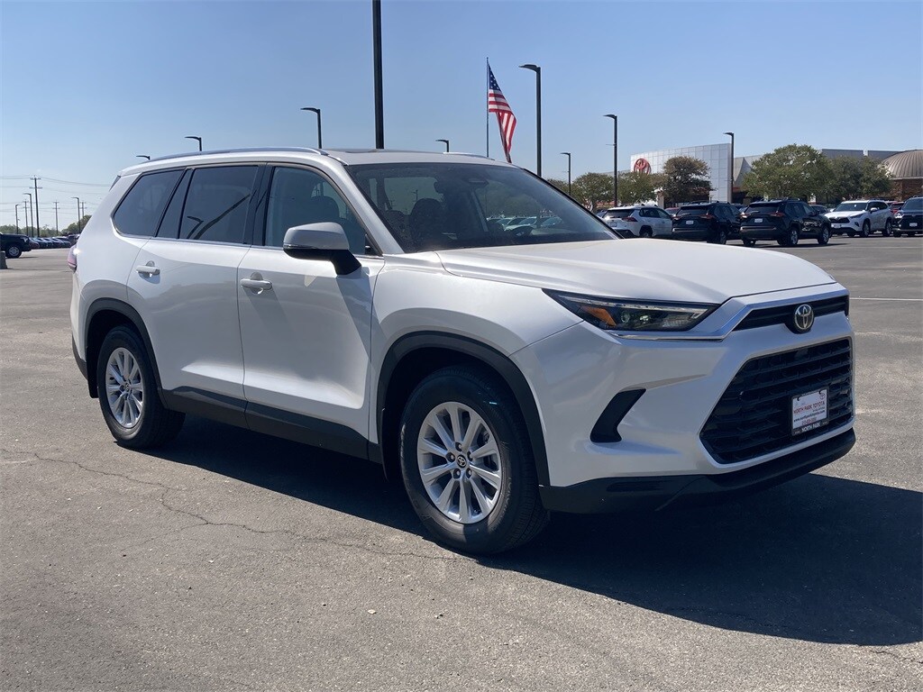 2026 Toyota Highlander Hybrid XLE photo 3