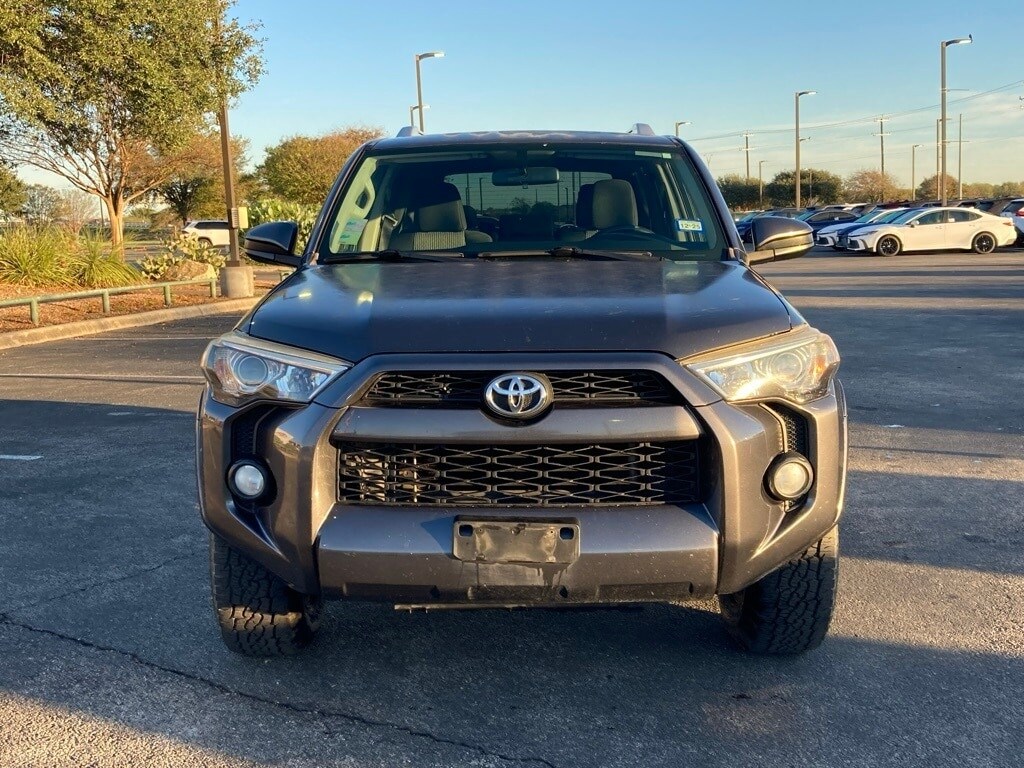 2016 Toyota 4Runner SR5 photo 2