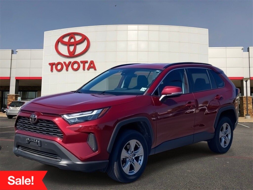 2023 Toyota RAV4 XLE's photo