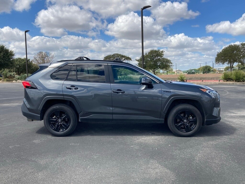 2020 Toyota RAV4 Hybrid XLE photo 4