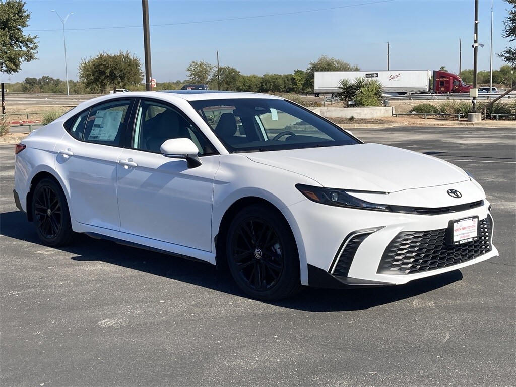 2026 Toyota Camry SE photo 3