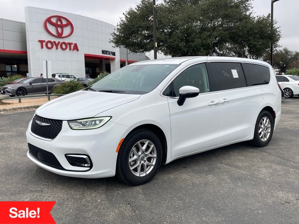 Used 2023 Chrysler Pacifica Touring L Minivan/Van