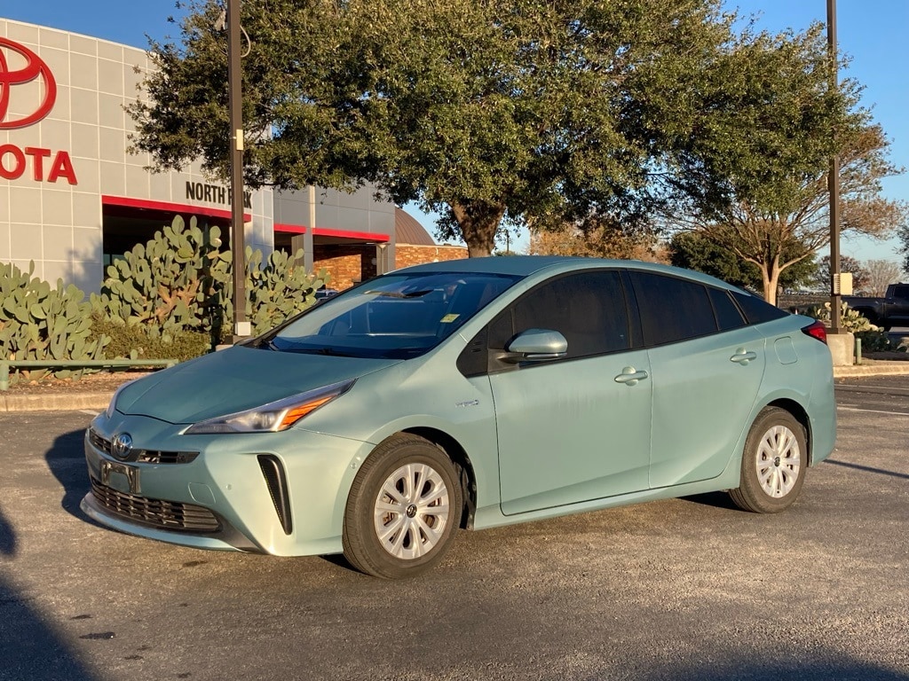 Used 2022 Toyota Prius L Hatchback
