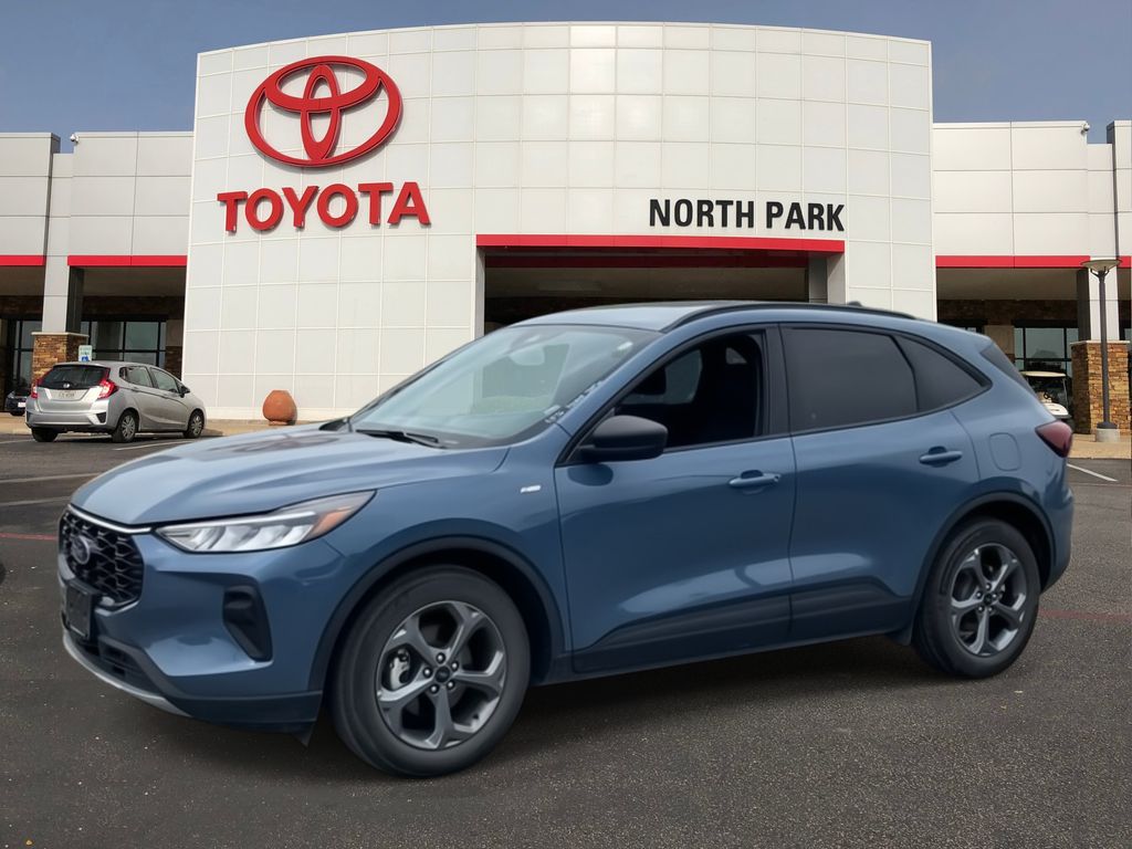 2025 Ford Escape ST-Line FWD's photo