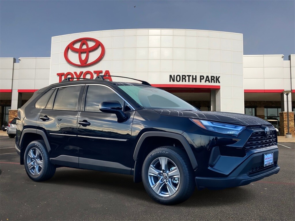 2025 Toyota RAV4 XLE photo 2