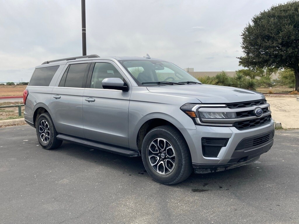 2023 Ford Expedition MAX XLT photo 2