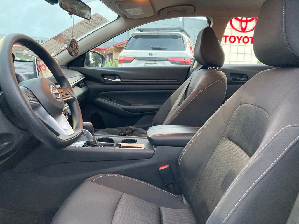 2025 Nissan Altima SV - Photo 9